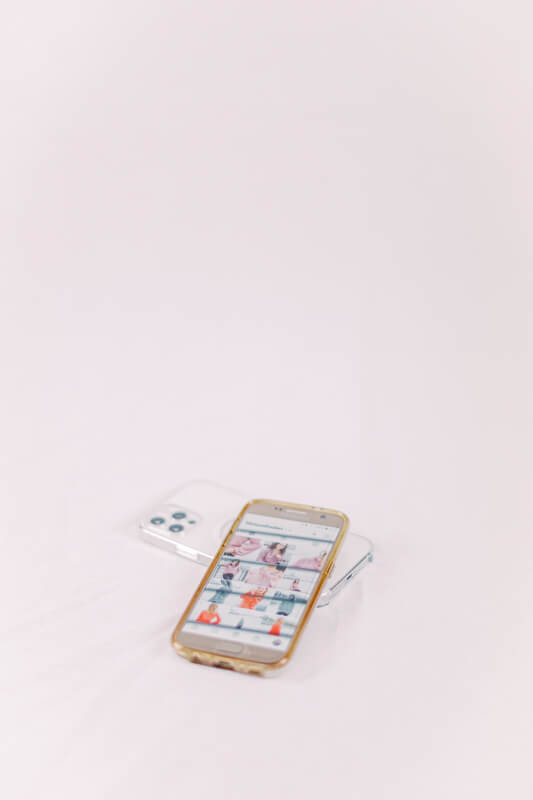 Smartphones mit Instagram Feed